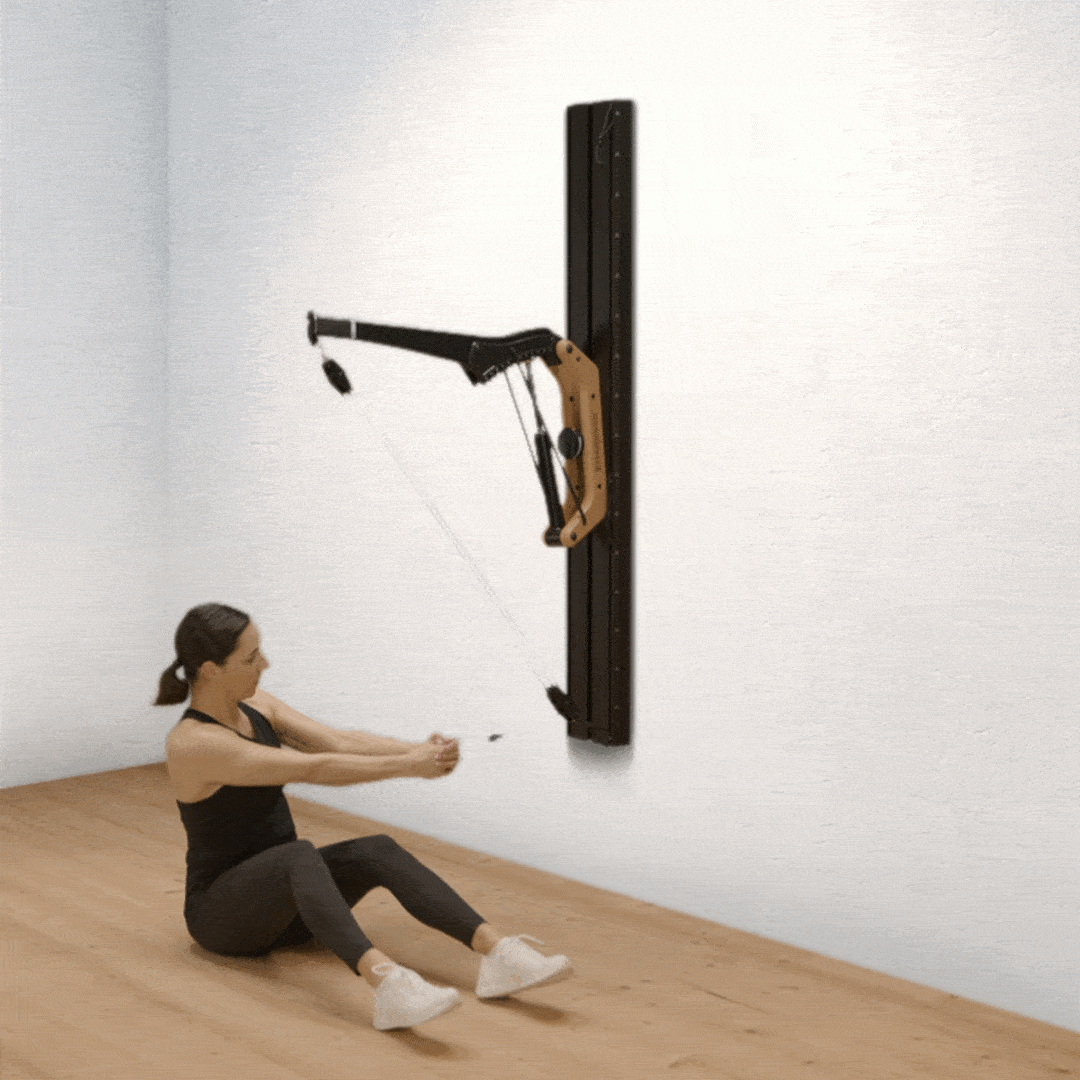 Woman doing Cable Russian Twist